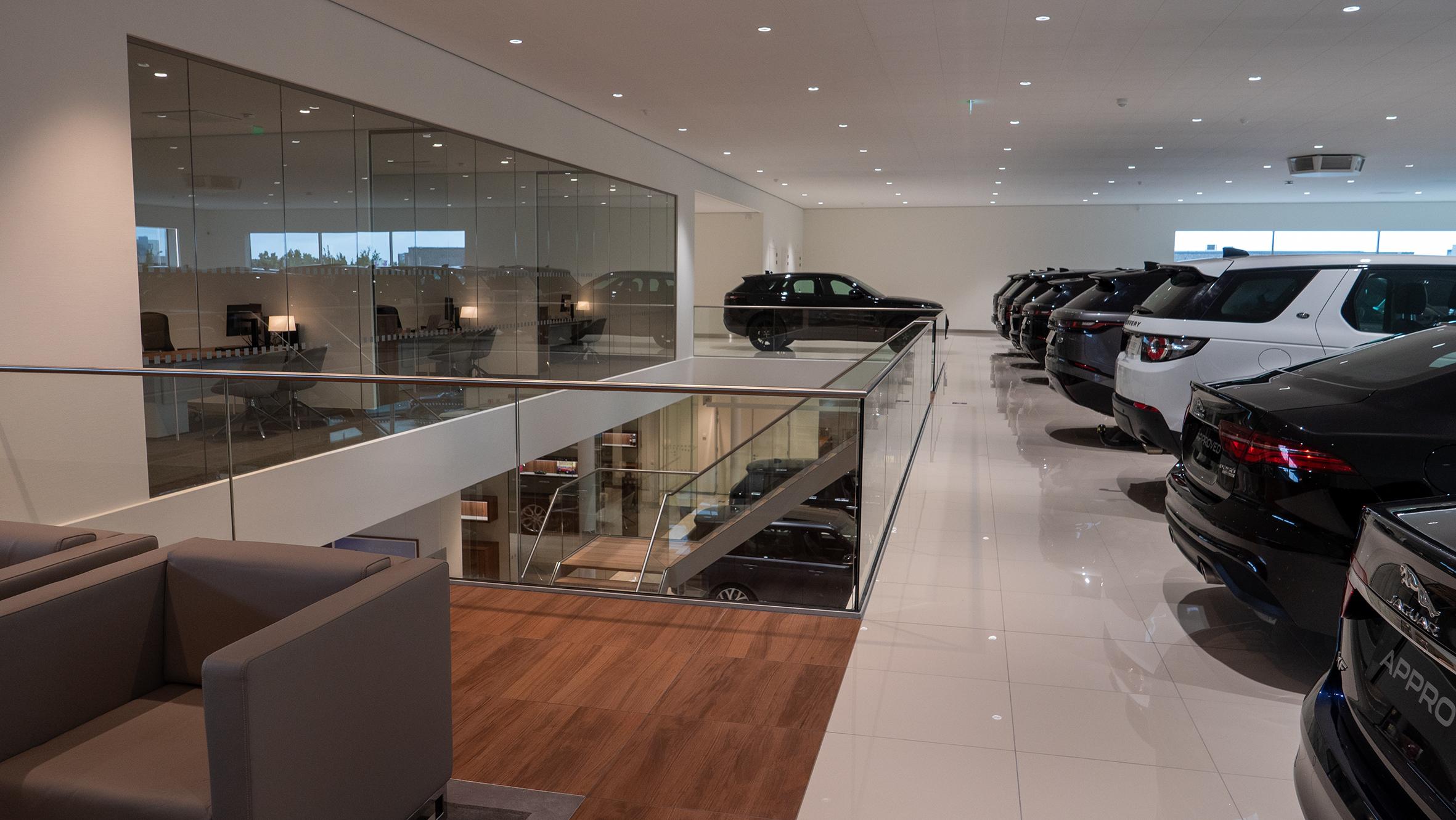 JAGUAR LANDROVER MAASTRICHT Group Ceyssens